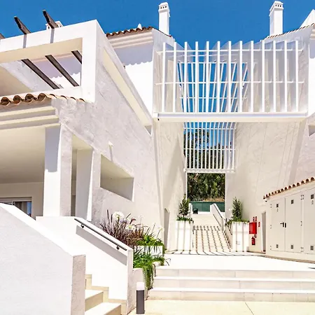 Coastal In Gated Community Close To Puerto Banus And Centro Plaza , Lr10 * マルベーリャ