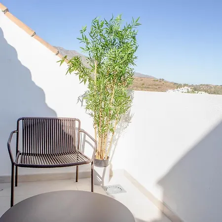 Coastal In Gated Community Close To Puerto Banus And Centro Plaza , Lr10